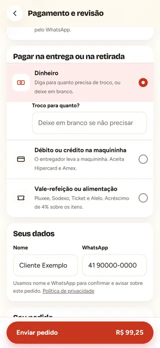 Tela de pagamento no celular: as formas de pagar na entrega e os dados de quem pede.