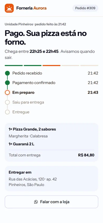 Celular com o acompanhamento do pedido no site da loja.